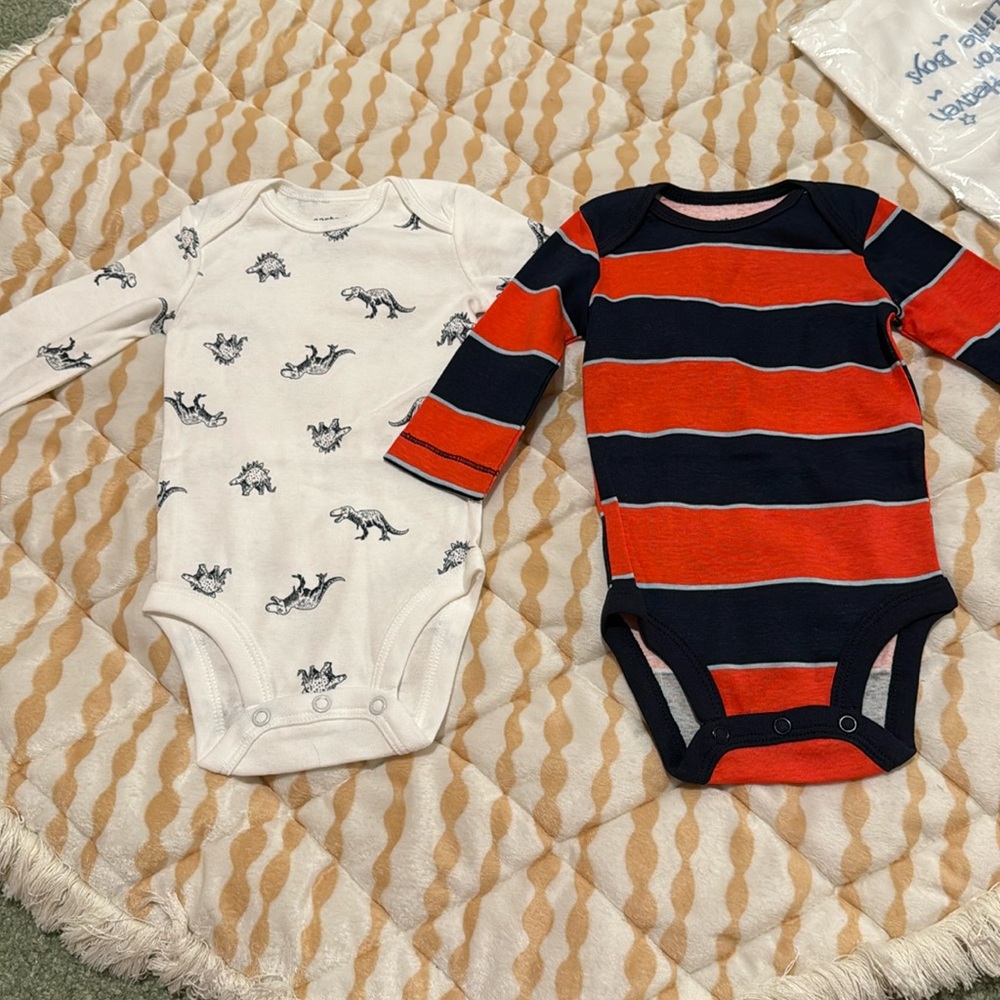 NWOT Set of 2 Carter’s onesies (3mo)